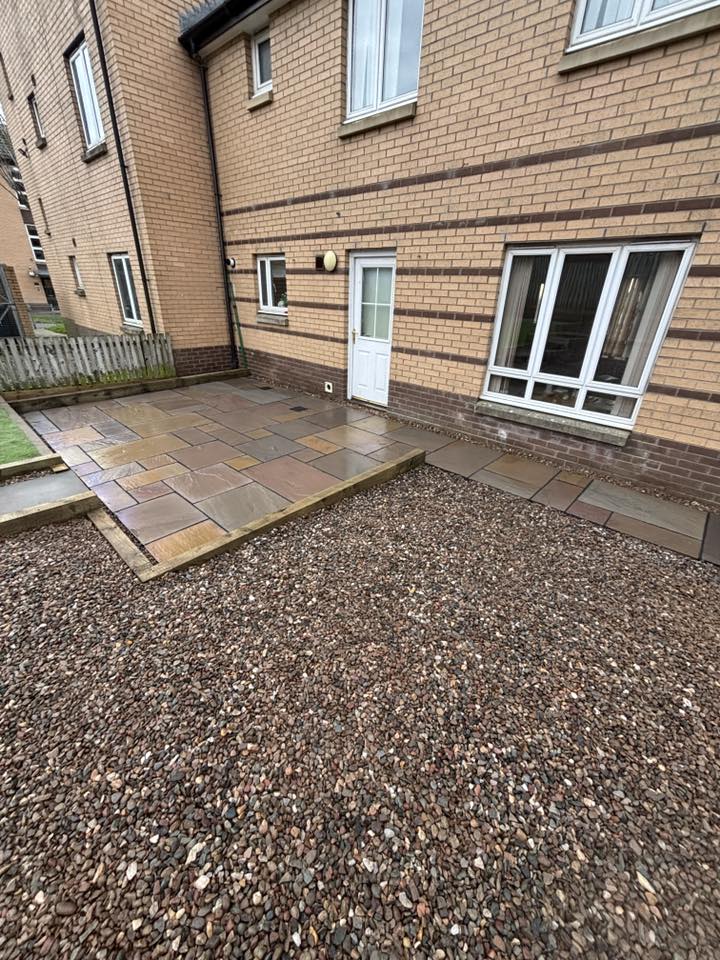 Modern porcelain slab garden image 3