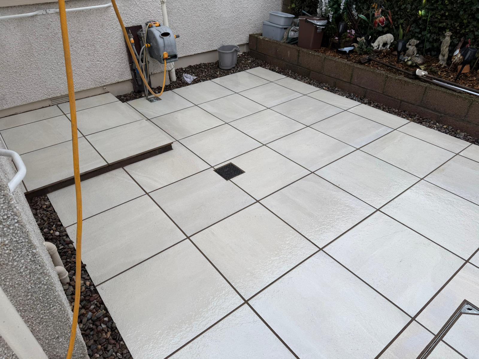 Landscaped garden with new patio finish image 4